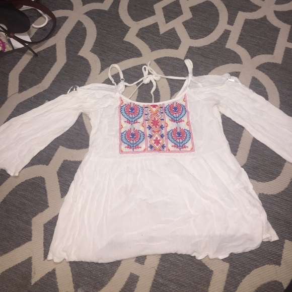 White blouse - Picture 2 of 3